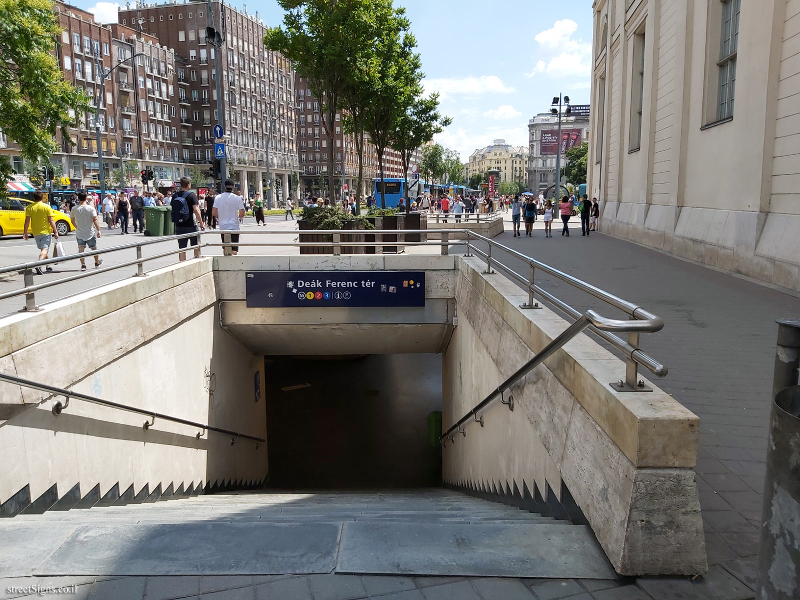 Budapest, Deák Ferenc tér 1, 1052 Hungary