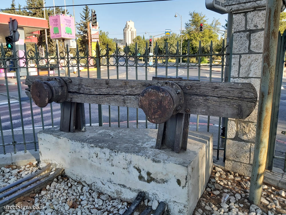 Jerusalem - HaMesila Park - A buffer stop