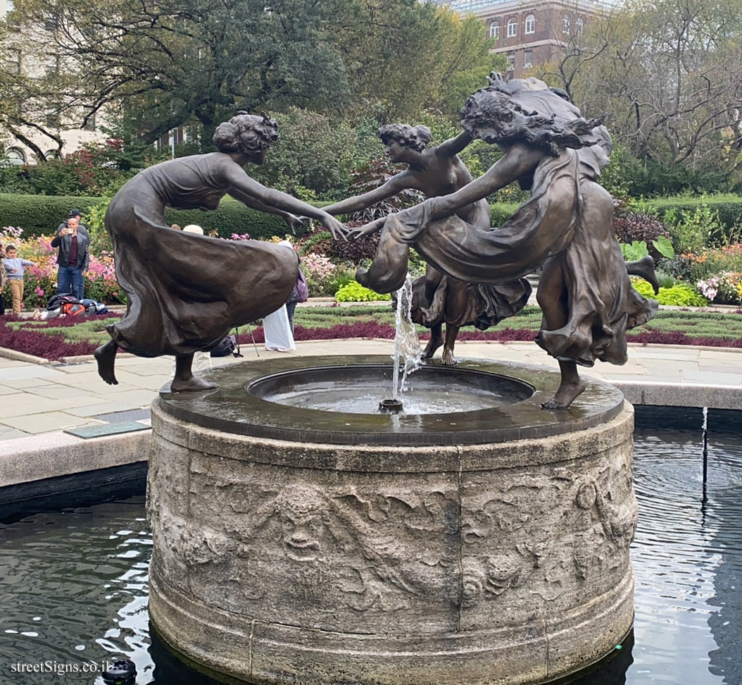 New York - Central Park - Untermyer Fountain - East side at, E 105th St, New York, NY 10029, USA