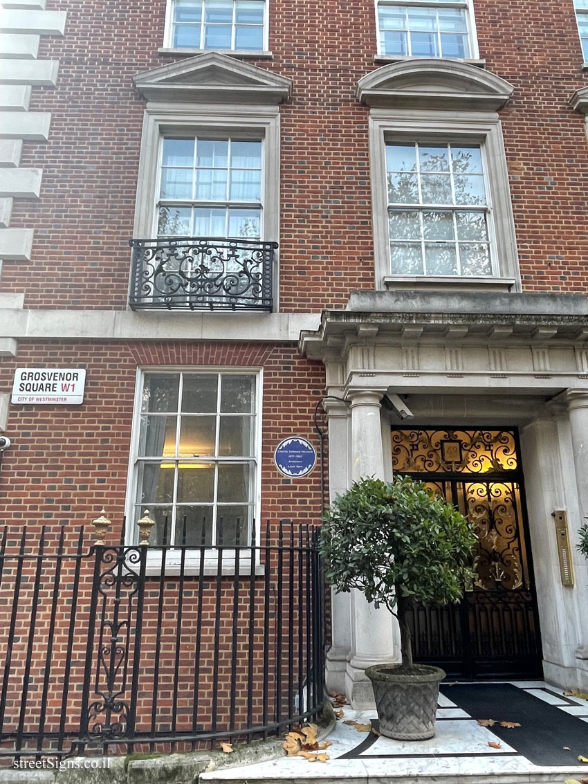 London - A memorial plaque in the place where the architect Charles Edmund Peczenik lived - 48 Grosvenor Square, London W1K 3EP, UK