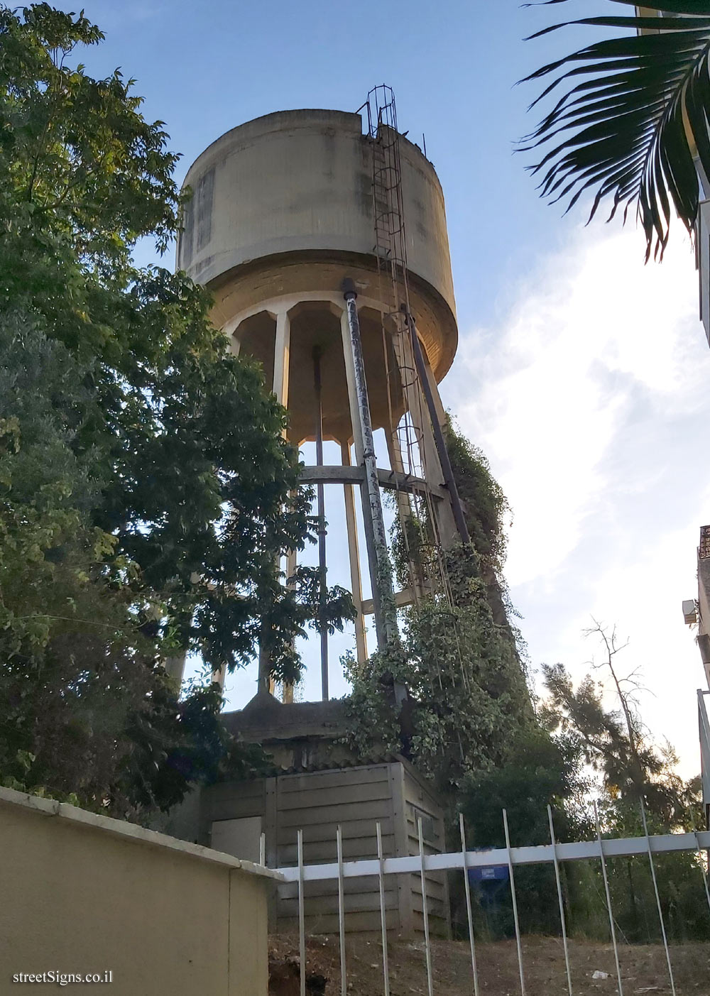 Kfar Saba - Heritage Sites in Israel - The first water tower in the colony - Ze’ev Geler St 7, Kefar Sava, Israel