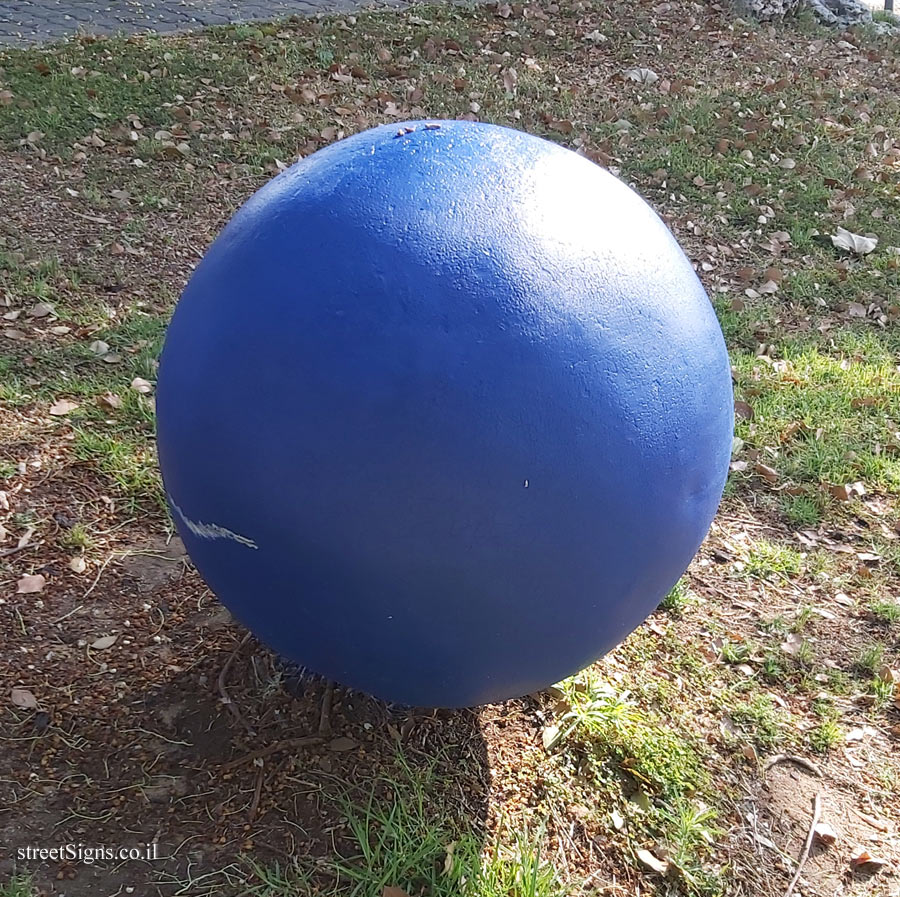 Holon - Story Garden - It’s Me - Ball