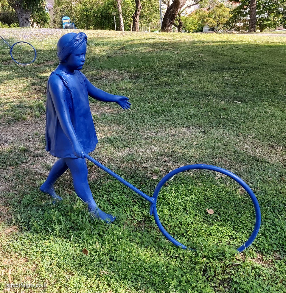 Holon - Story Garden - It’s Me - A Girl with a Wheel