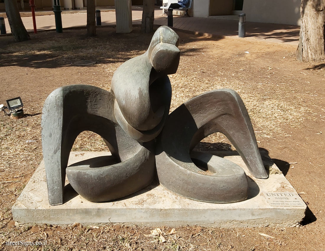 Herzliya - Reichman University - "United" - Outdoor sculpture by Gila Stein