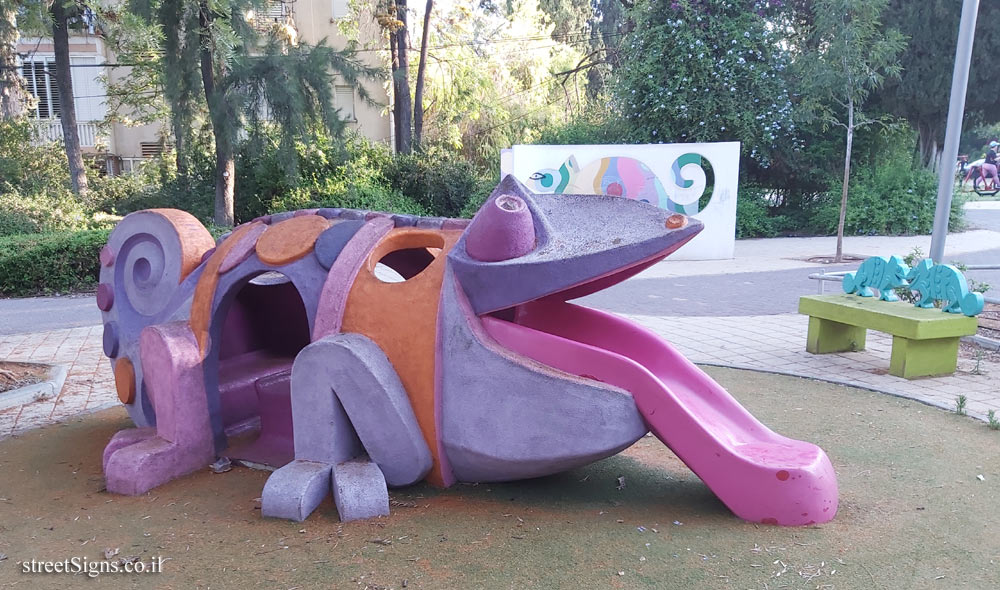 Holon - Story Garden - The Chameleon - Ha-Shomron St 9, Holon, Israel