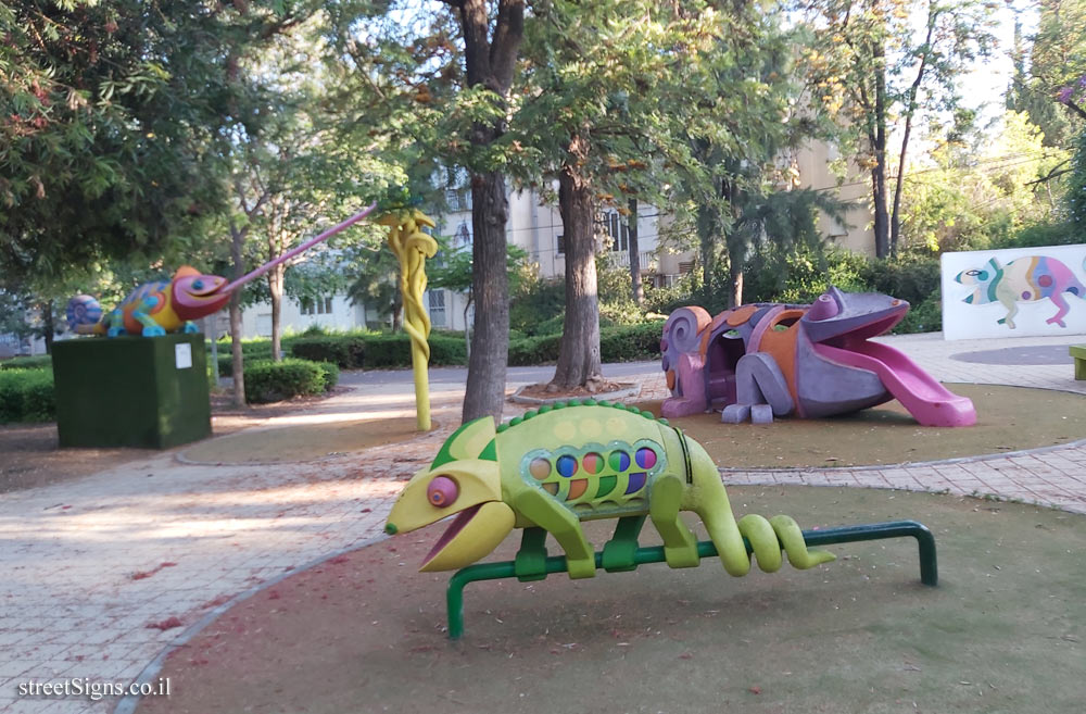 Holon - Story Garden - The Chameleon - Ha-Shomron St 9, Holon, Israel