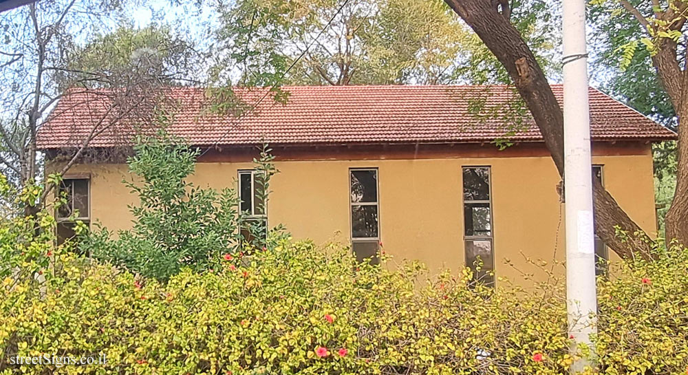 Kfar Ahim - Synagogue - Ha-Meyasdim St 89, Kfar Ahim, Israel