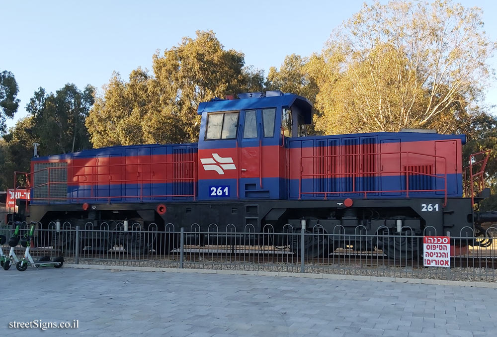 Petah Tikva - Locomotive No. 261 of the Israel Railways - Avshalom Gissin St 55, Petah Tikva, Israel