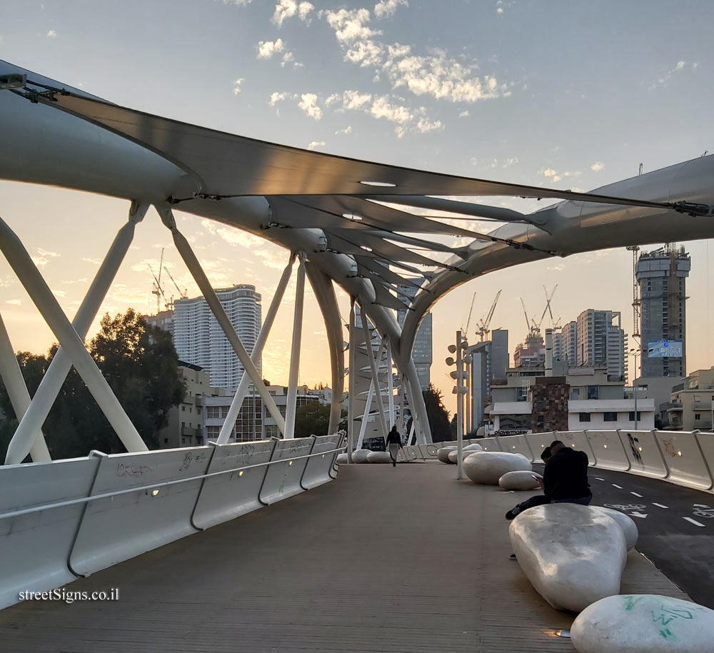 Tel Aviv - Yitzhak Navon Bridge - Yigal Alon St 96, Tel Aviv-Yafo, Israel