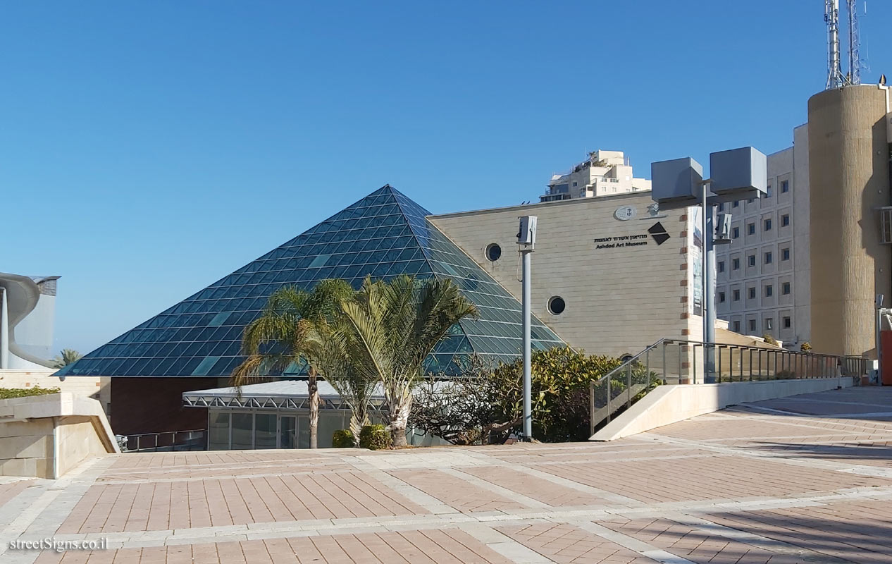 Ashdod -The blue route - Ashdod Art Museum - Monart Center - Ha-Gdud ha-Ivri St 16, Ashdod, Israel
