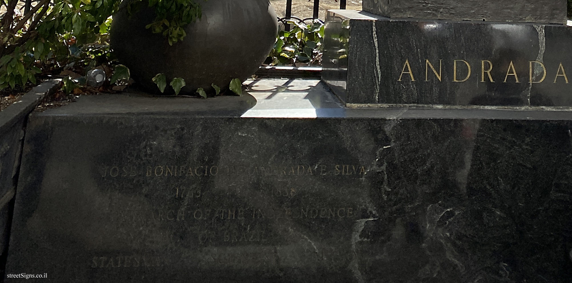 New York - A memorial to José Bonifácio de Andrada - 1111 6th Ave, New York, NY 10036, USA