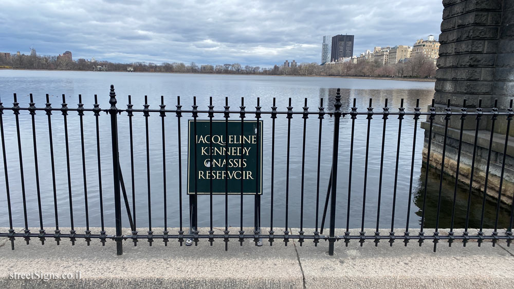 New York - Jacqueline Kennedy Onassis Reservoir - 1864 Shuman Running Track, New York, NY 10128, USA