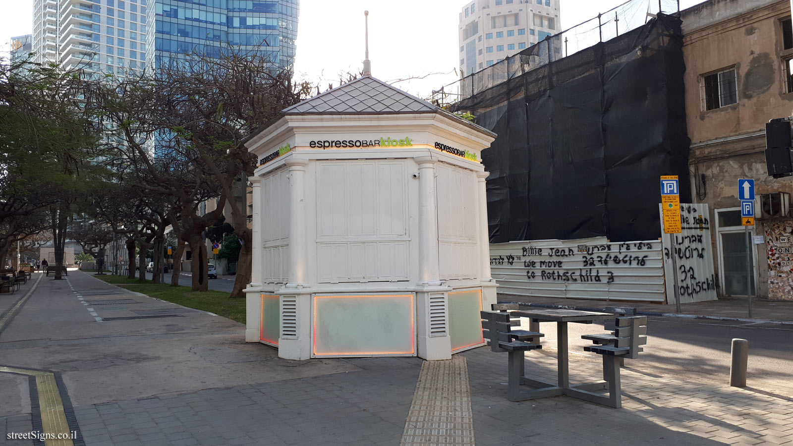 Independence Trail - The First Kiosk - Rothschild Blvd 9, Tel Aviv-Yafo, Israel