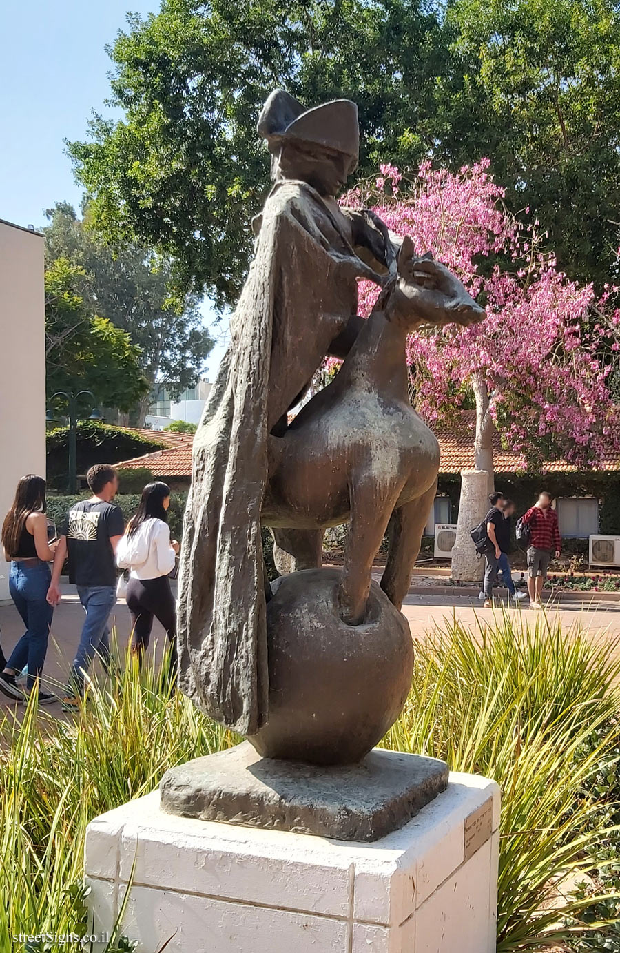 Herzliya - Reichman University - "The Conqueror"-Outdoor sculpture by Bernard Reder