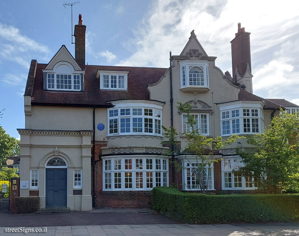 London - A memorial plaque where the where singer Clara Butt lived - 7 Harley Rd, London NW3 3BX, UK