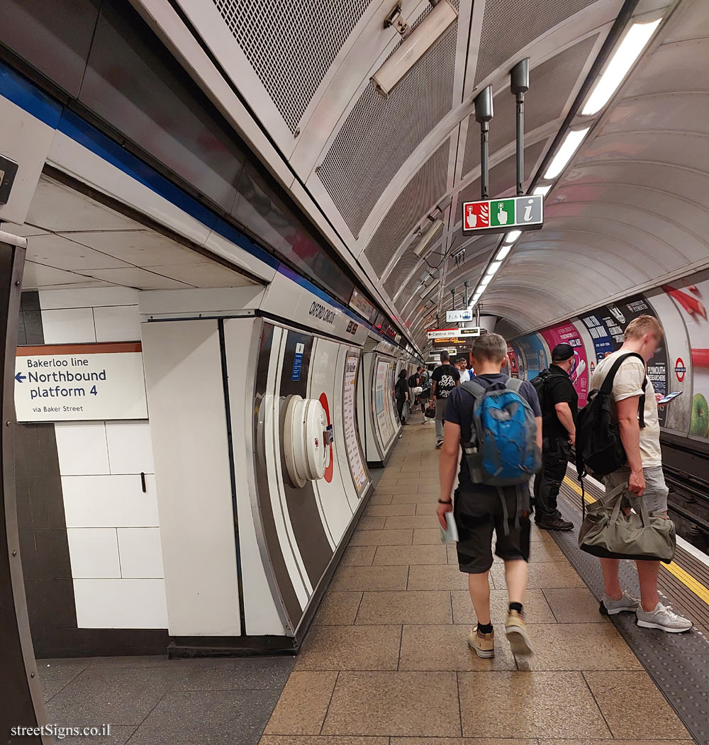 Oxford Circus Station - Oxford Circus Underground Station, Oxford St, London W1B 3AG, UK