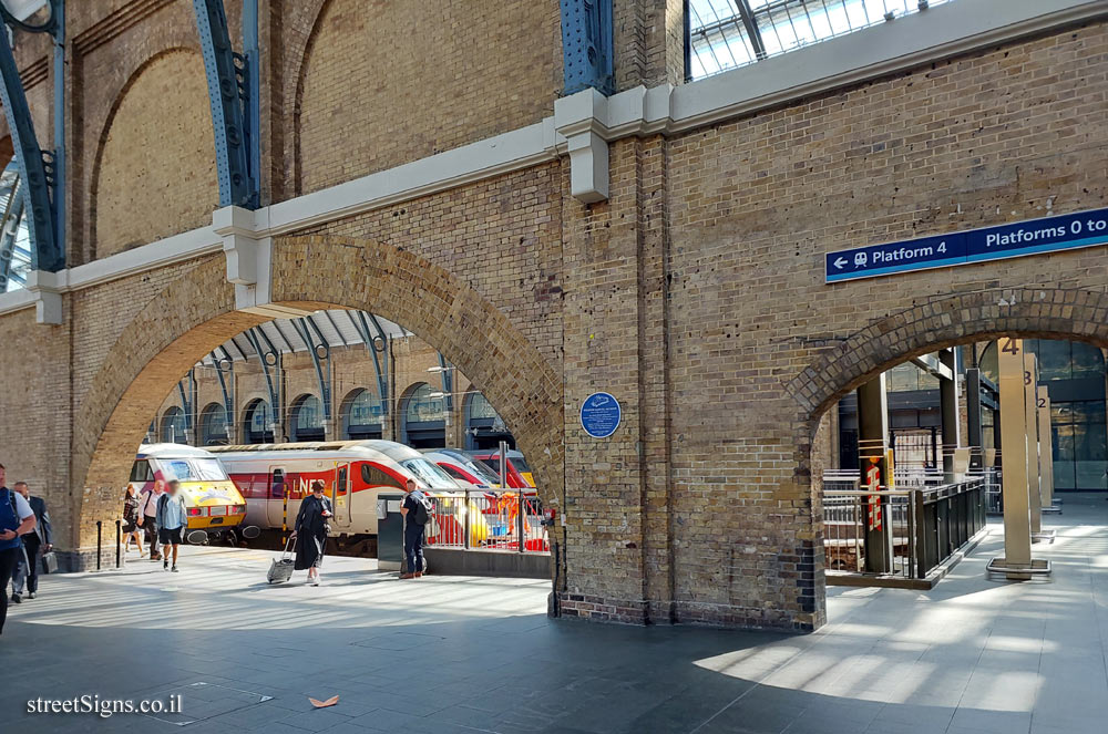 London - Commemorative plaque for the first black train driver at King’s Cross Station - King’s Cross, Euston Rd, London N1 9AL, UK