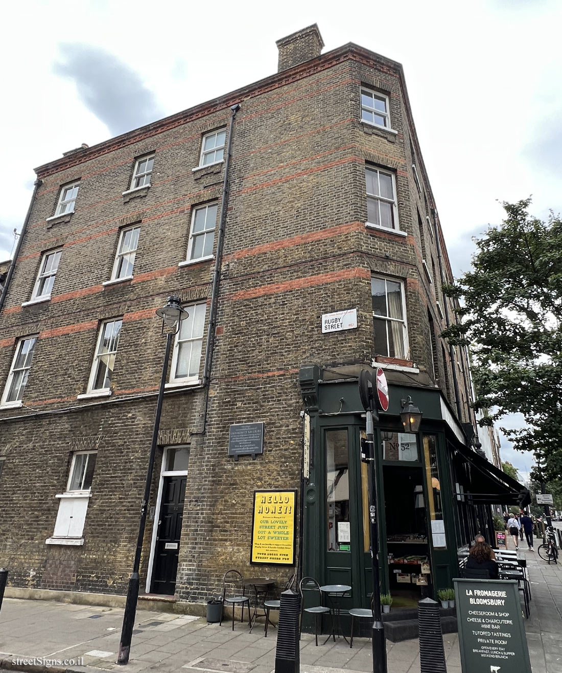 London - A plaque in memory of Lawrence Sheriff, founder of the Rugby School - 60 Rugby St, London WC1N 3LW, UK