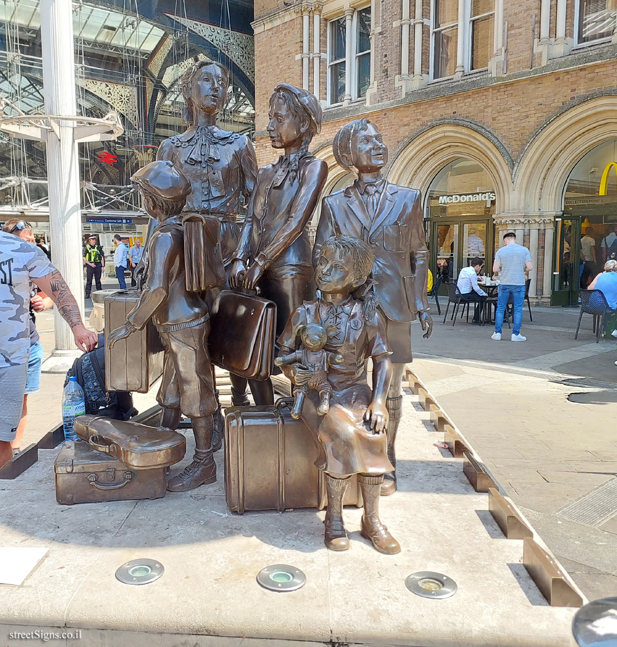 London - A monument commemorating the "Kindertransport" - 100 Liverpool St, London EC2M 2RH, UK