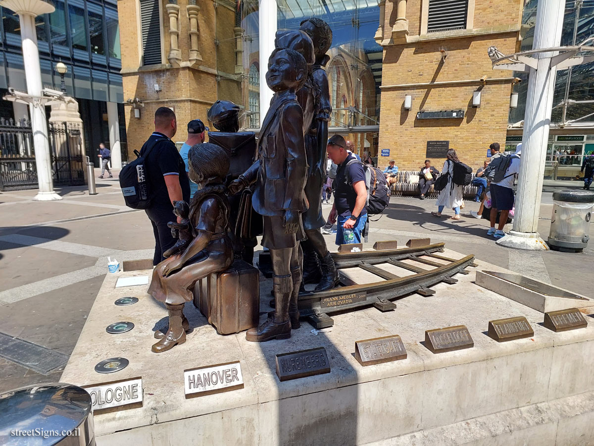 London - A monument commemorating the "Kindertransport" - 100 Liverpool St, London EC2M 2RH, UK
