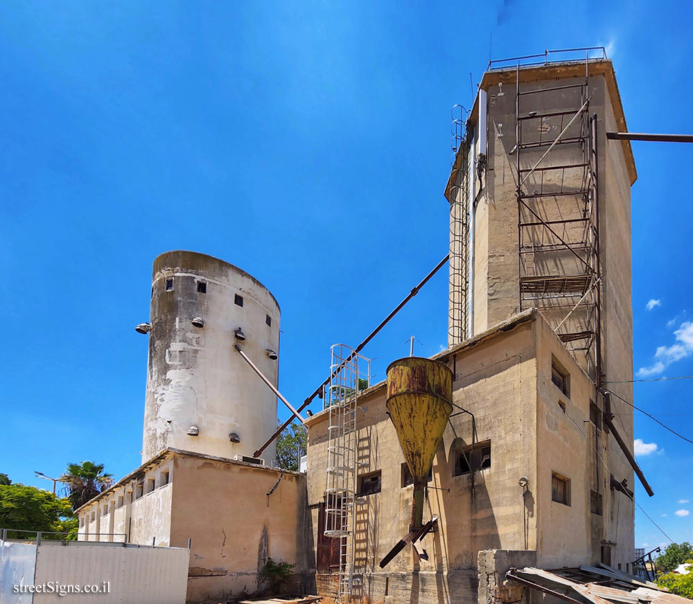 Kfar Menachem - Silo