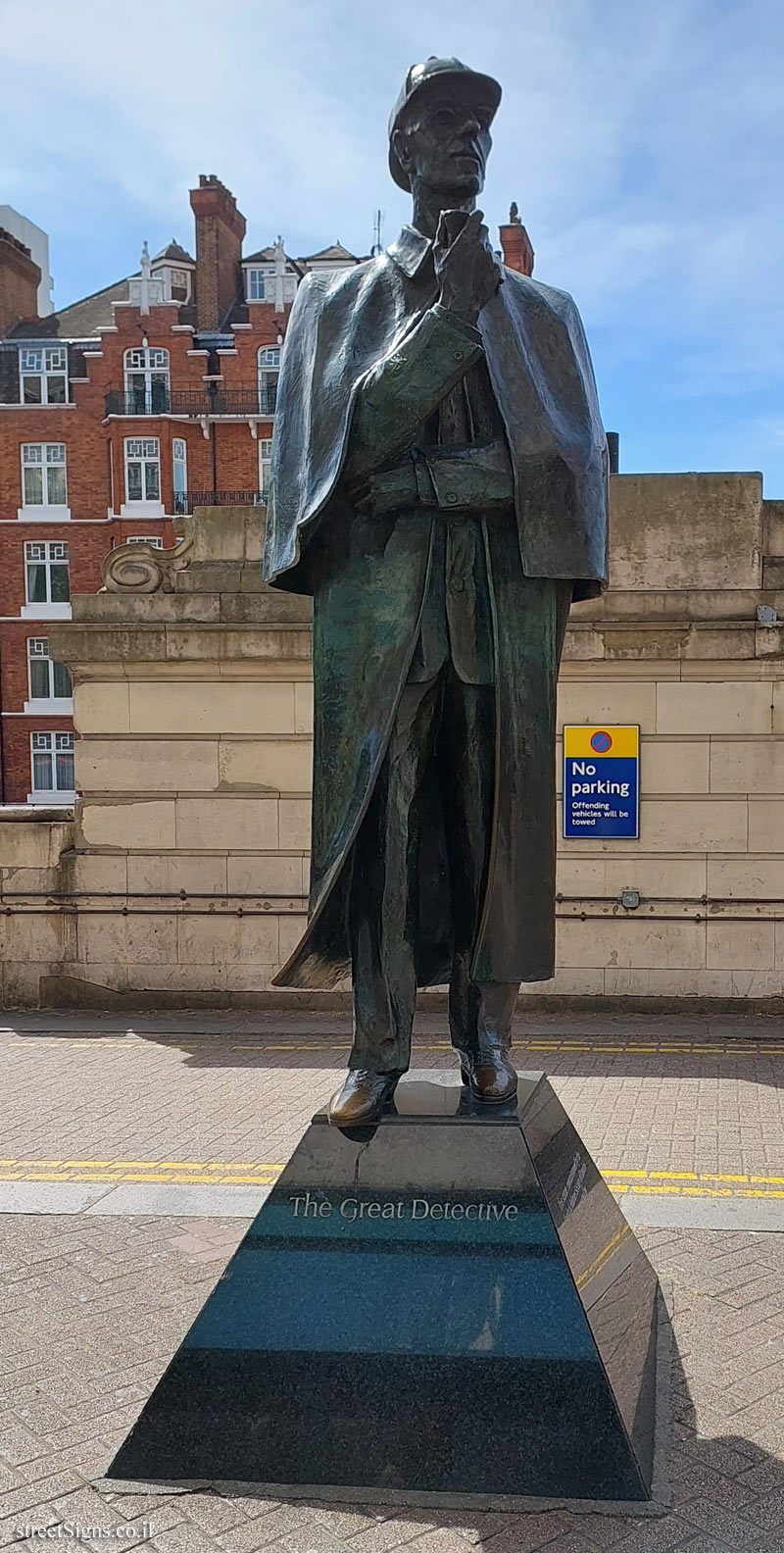 London - Sherlock Holmes statue - Baker Street Station (Stop D), London NW1 5RZ, UK