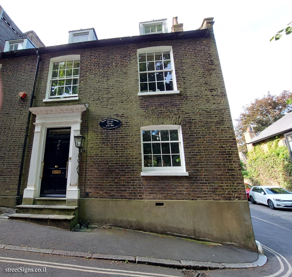 London - commemorative plaque in the place where the writer Robert Louis Stevenson lived - 7 Mount Vernon, London NW3 6QS, UK