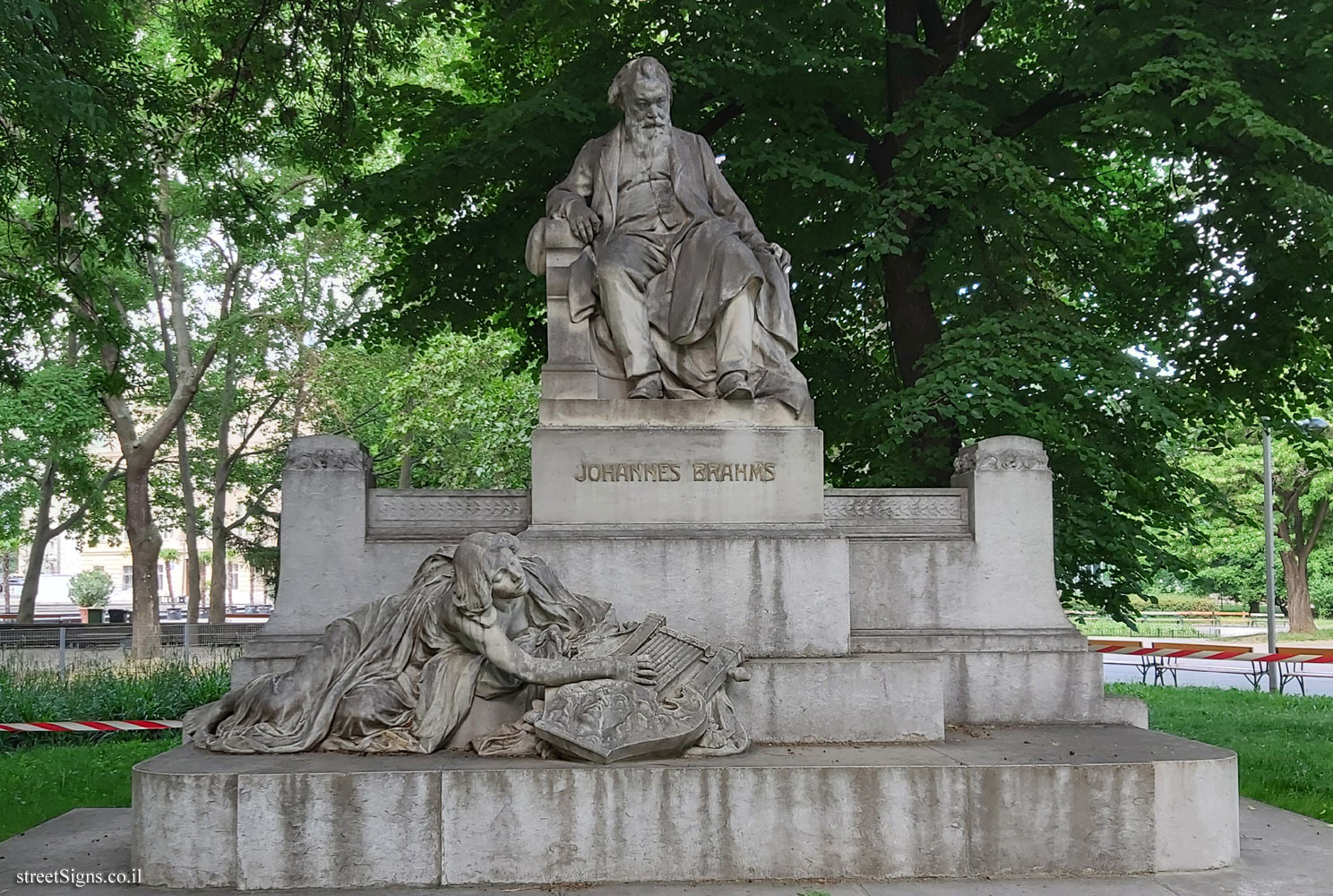 Vienna - Johannes Brahms monument - Karlsplatz 12, 1010 Wien, Austria