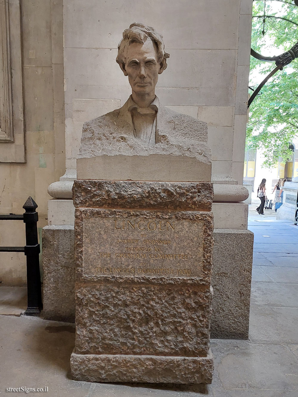 London - Portrait of Abraham Lincoln in the Royal Exchange - The Royal Exchange, Uni 16-17, London EC3V 3LL, UK