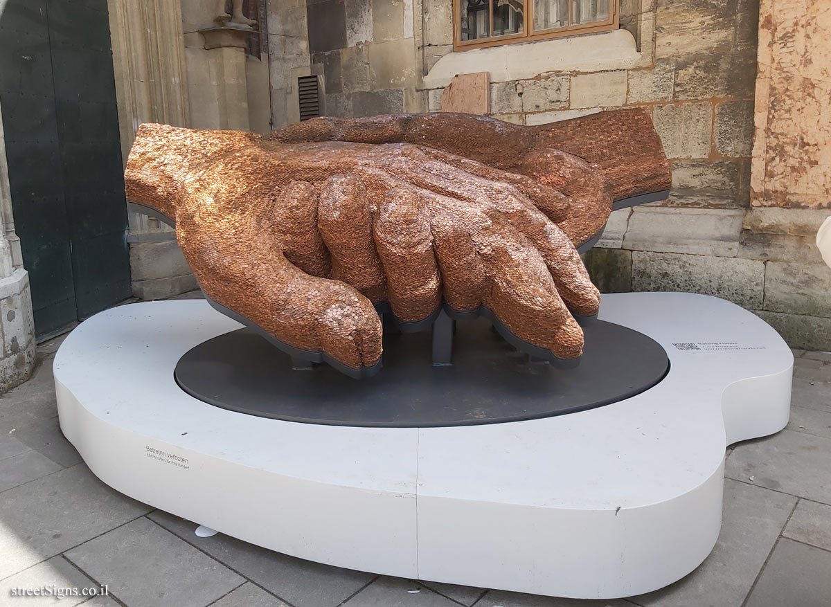 Vienna - Raising Hands outdoor sculpture by Julia Bugram - Stephansplatz 1, 1010 Wien, Austria