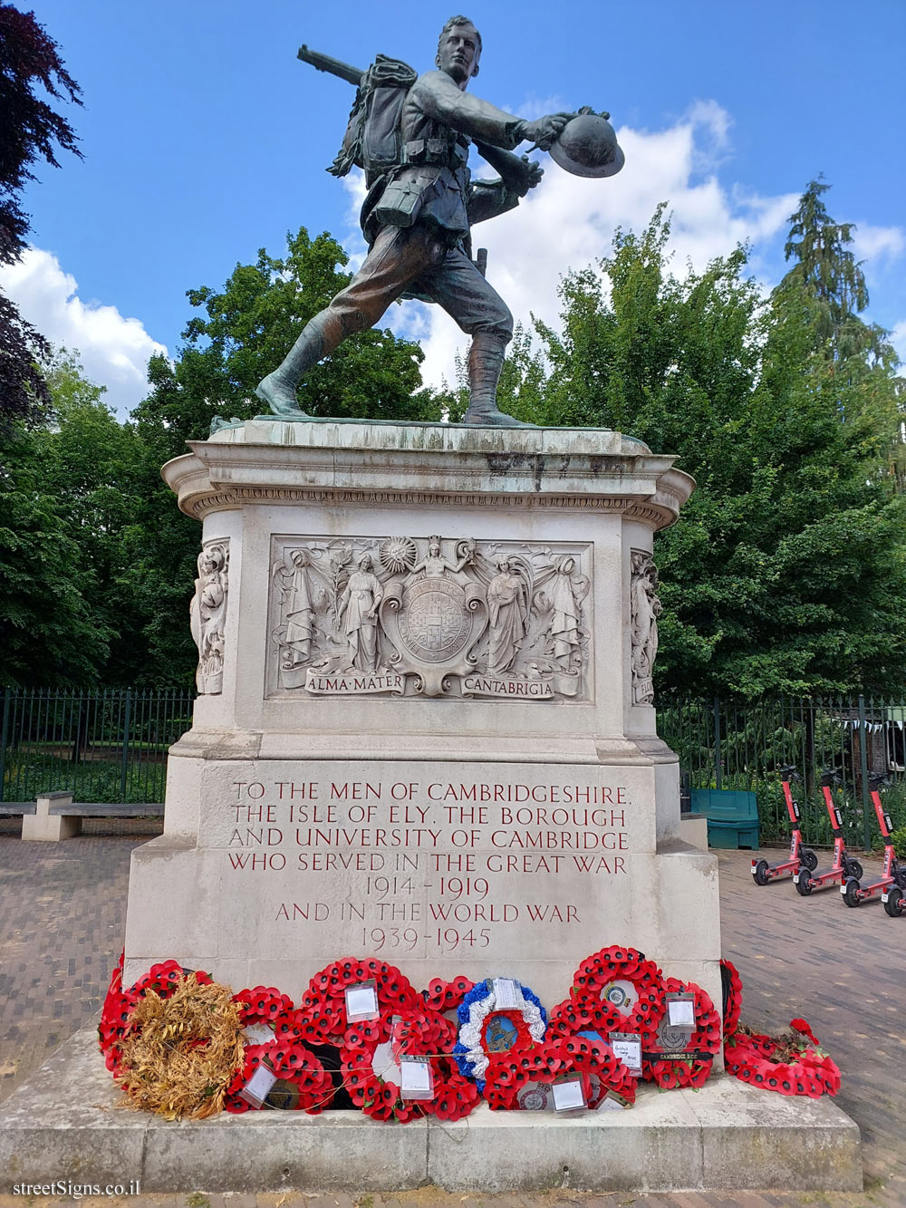 Cambridge - Monument to the soldiers in the world wars - 59 Hills Rd, Cambridge CB2 1NT, UK