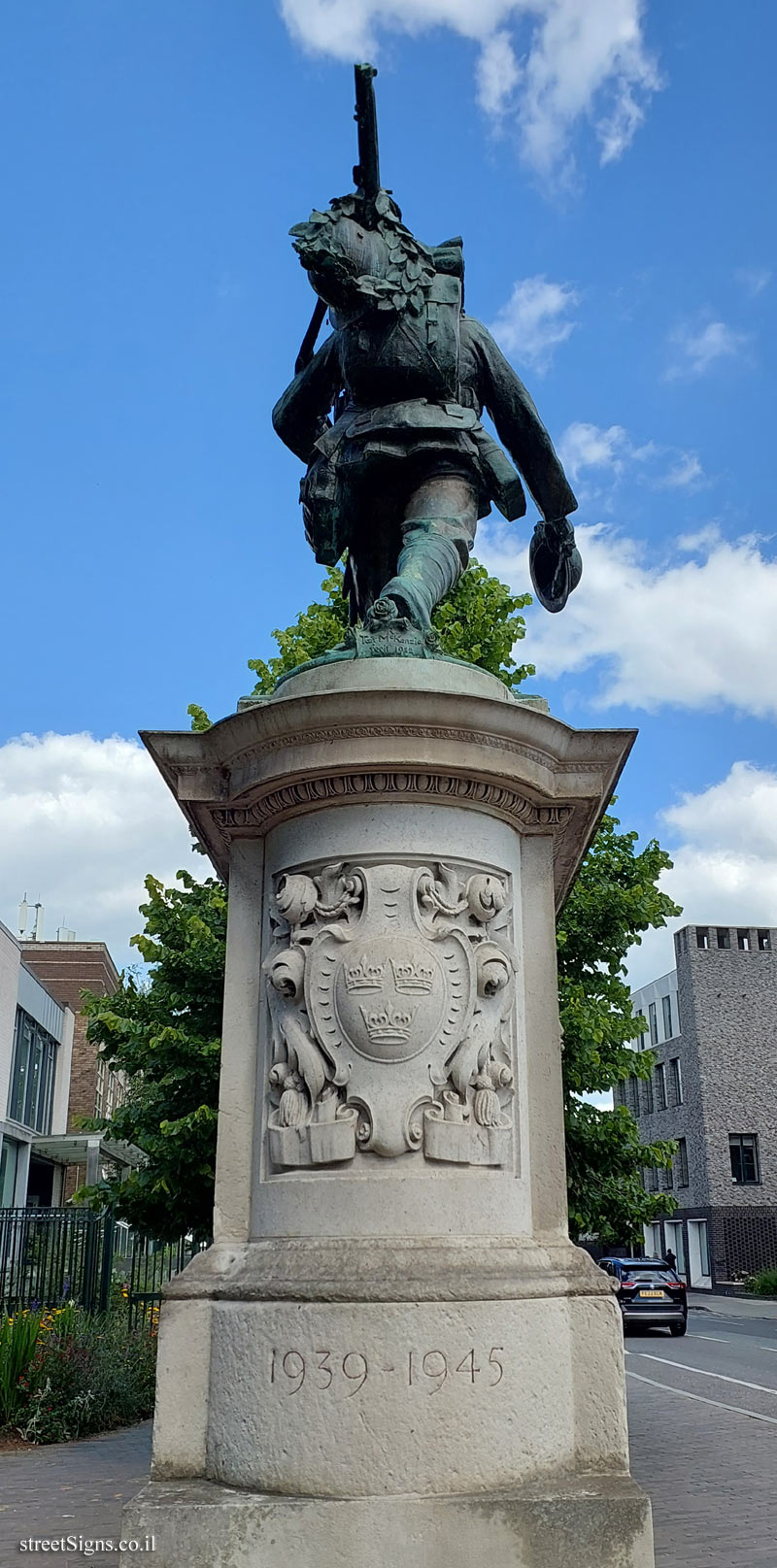 Cambridge - Monument to the soldiers in the world wars - 59 Hills Rd, Cambridge CB2 1NT, UK