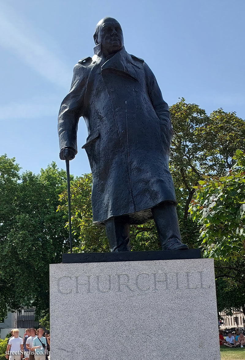 London - Winston Churchill’s statue - A302, London SW1A 2JX, UK