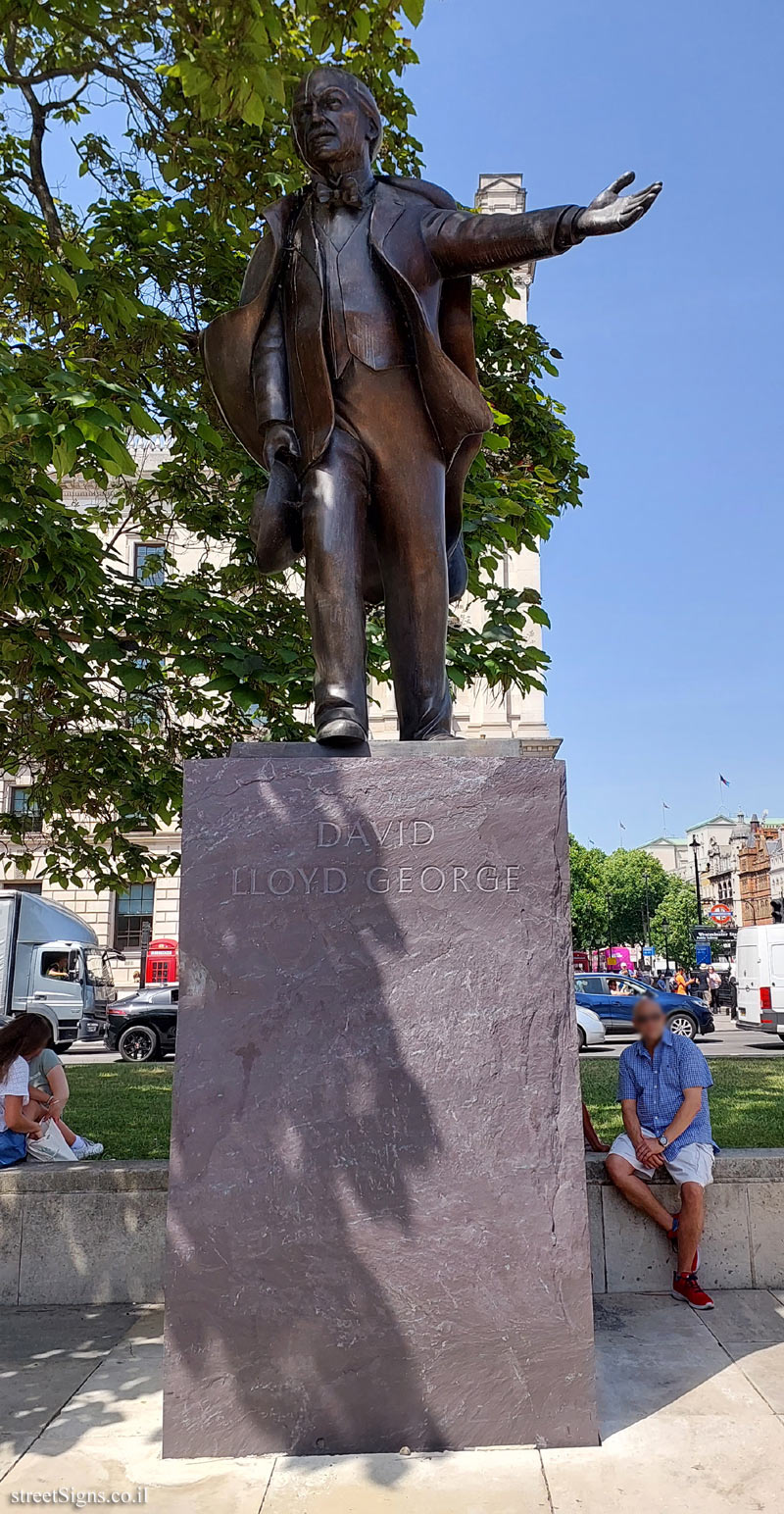 London - David Lloyd George statue - 1 Horse Guards Rd, London SW1A 2HQ, UK