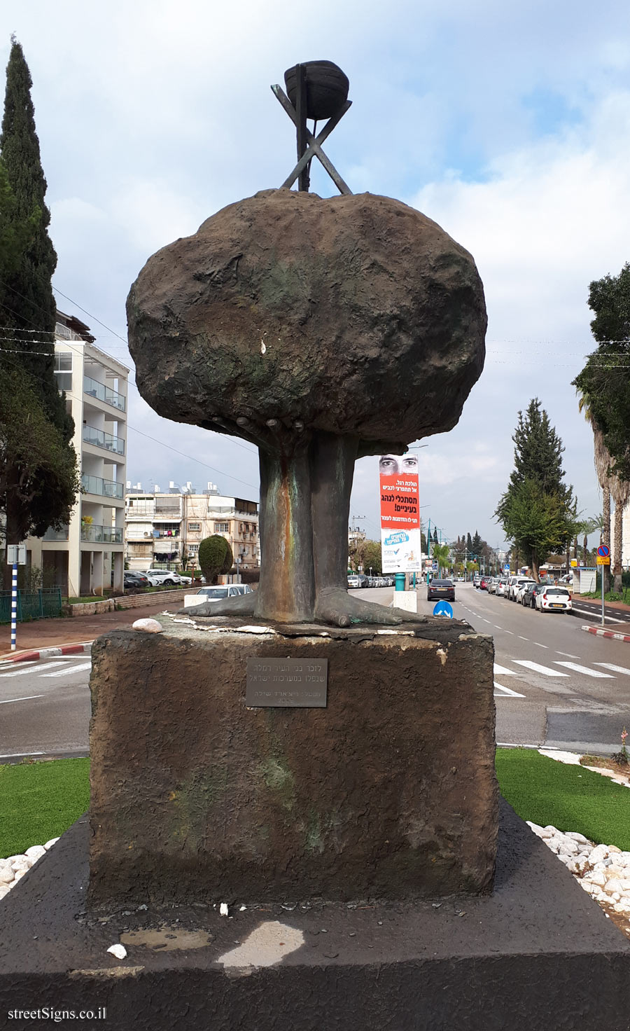 Ramla - HaBanim Square - a statue by sculptor Richard Sheila