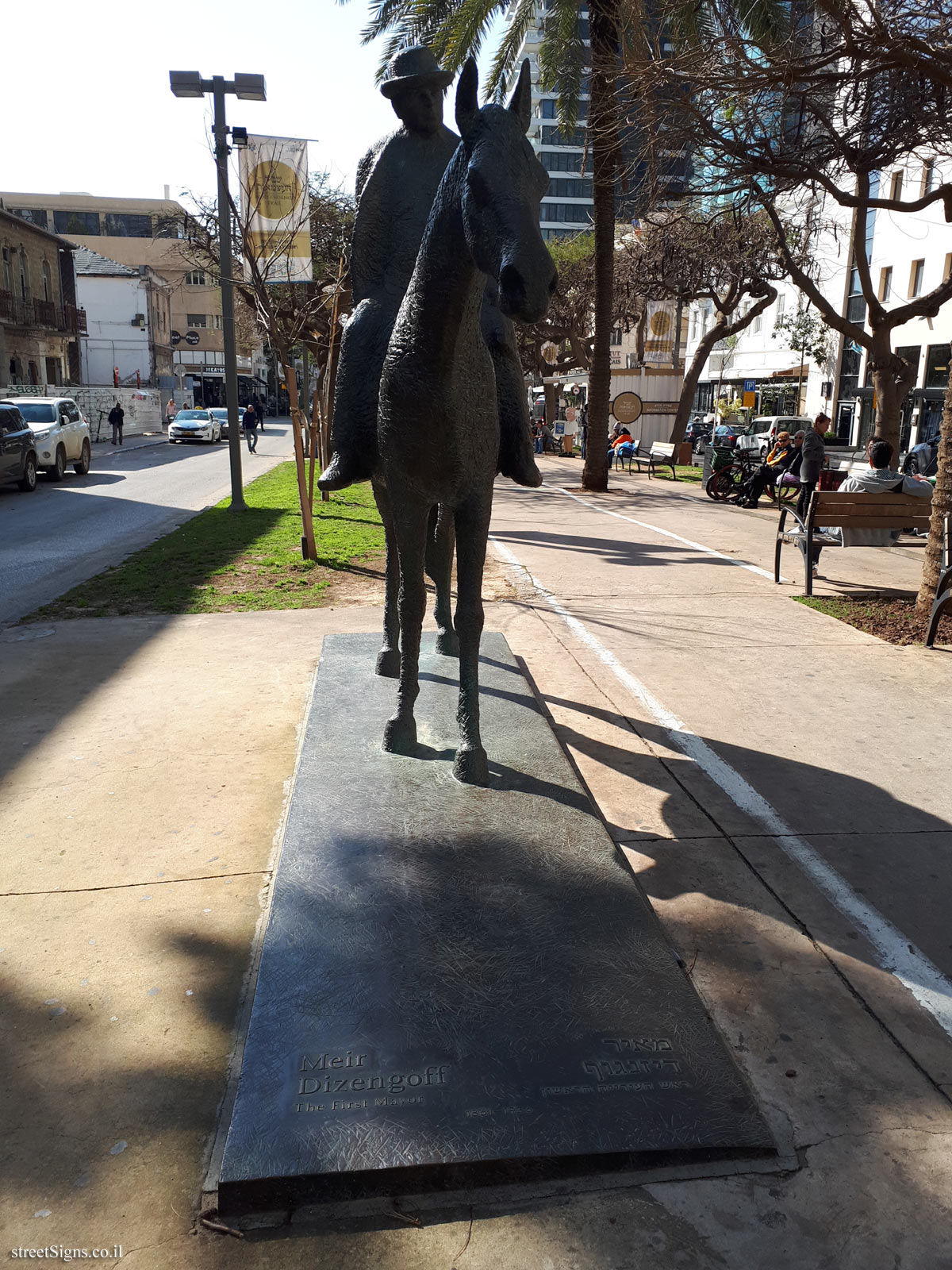 Independence Trail - Statue of Meir Dizengoff - Rothschild Blvd 16, Tel Aviv-Yafo, Israel