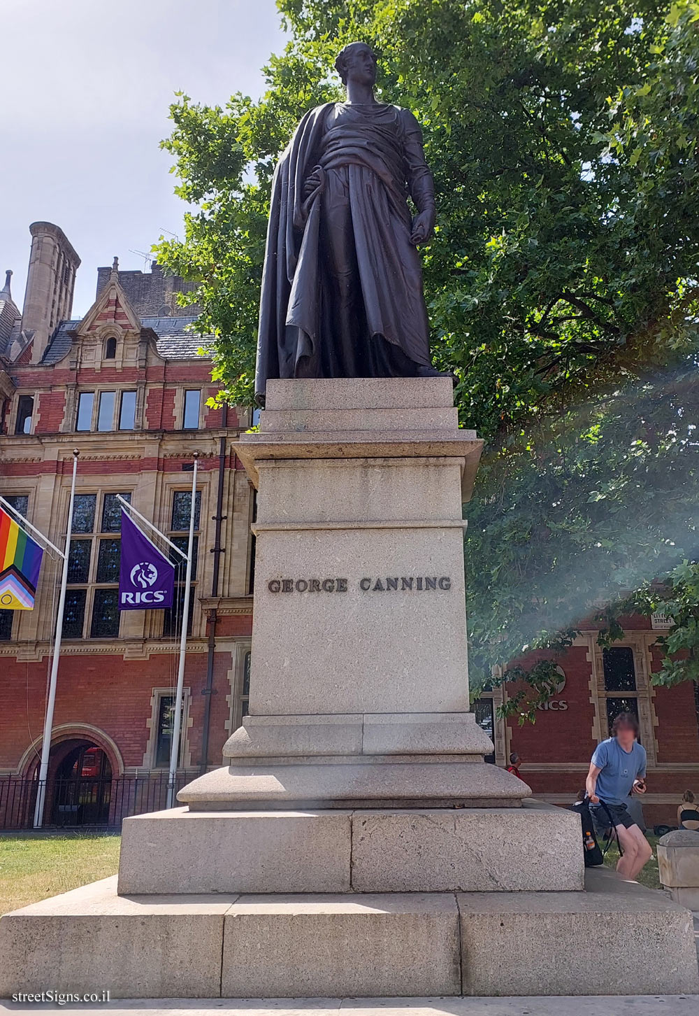 London - Statue of George Canning - Parliament Sq, London SW1P 3AD, UK