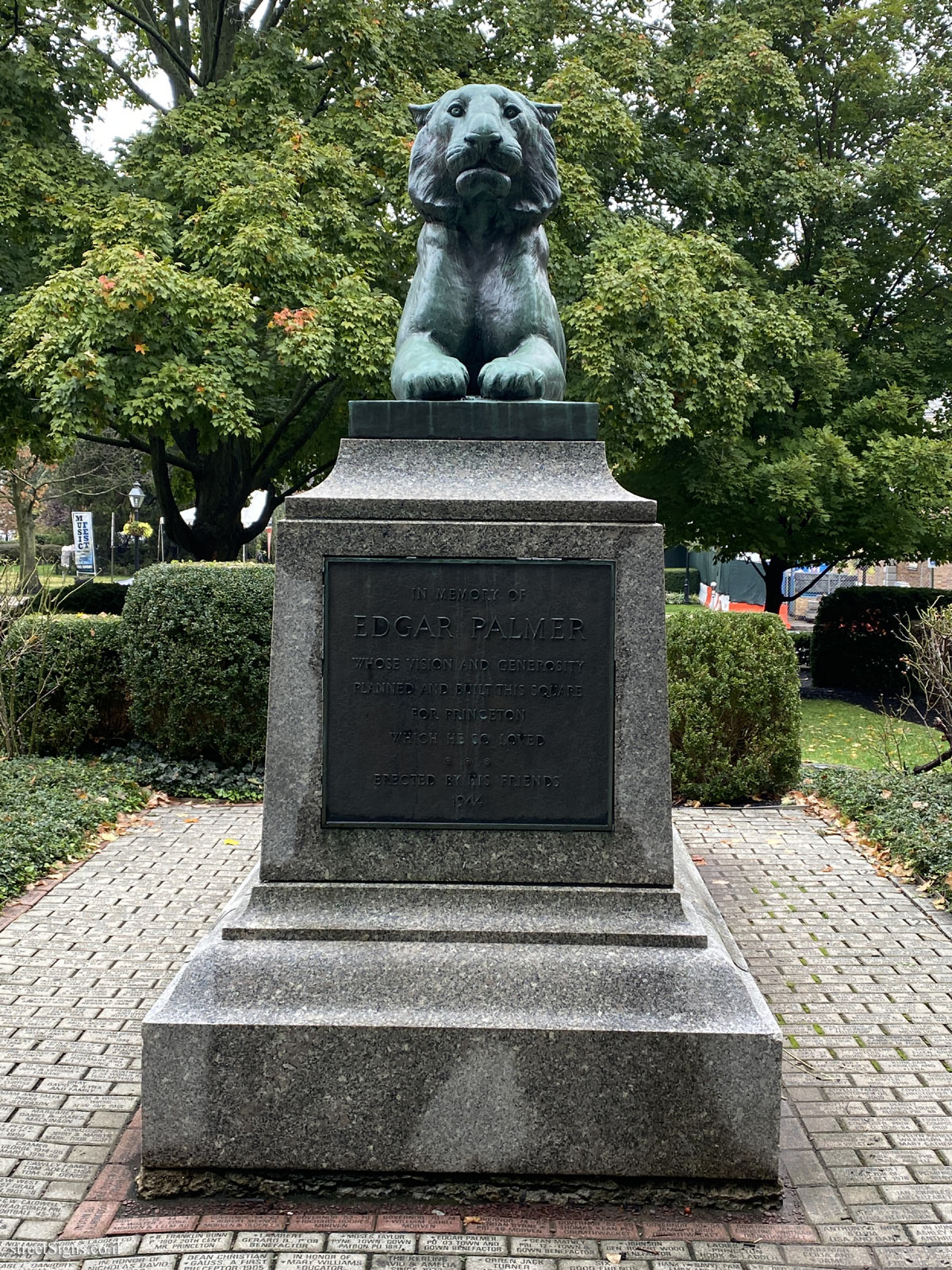 Princeton University - "Tiger" statue in Palmer Square - 3 Palmer Square W, Princeton, NJ 08542, USA