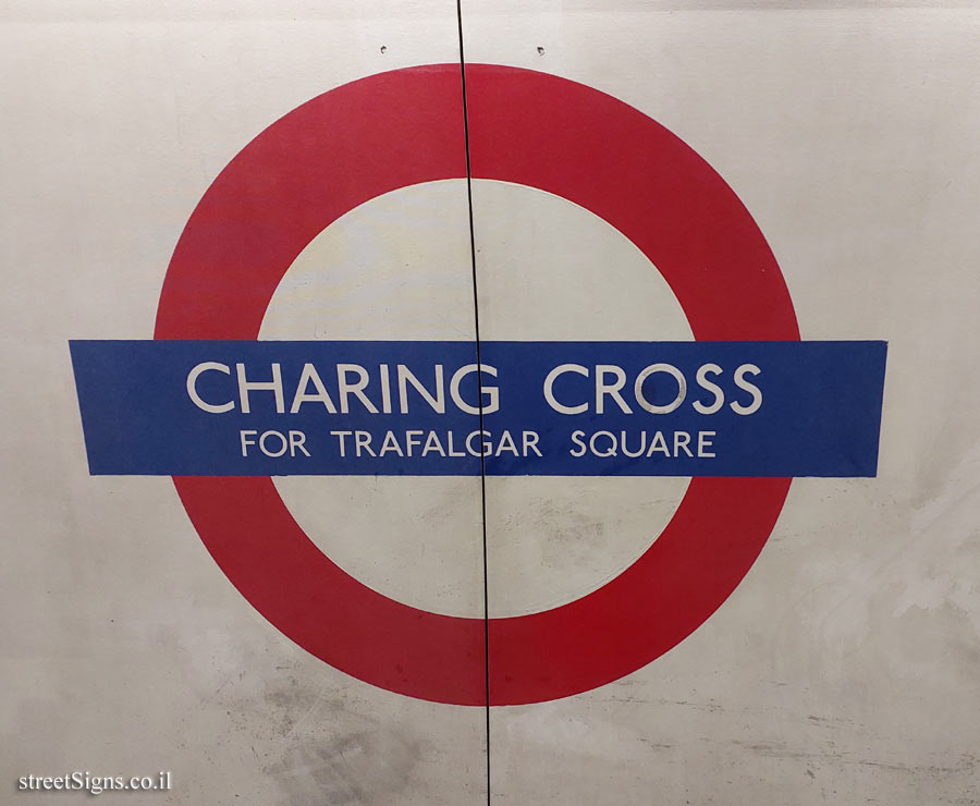 Charing Cross Subway Station - Interior of the station - The roundel - Trafalgar Square / Charing Cross Stn, London, UK