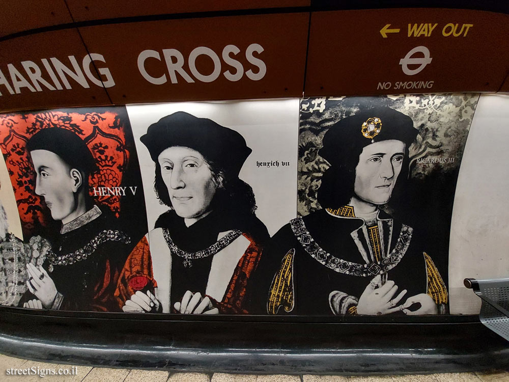 Charing Cross Subway Station - Interior of the station - Portraits - Trafalgar Square / Charing Cross Stn, London, UK