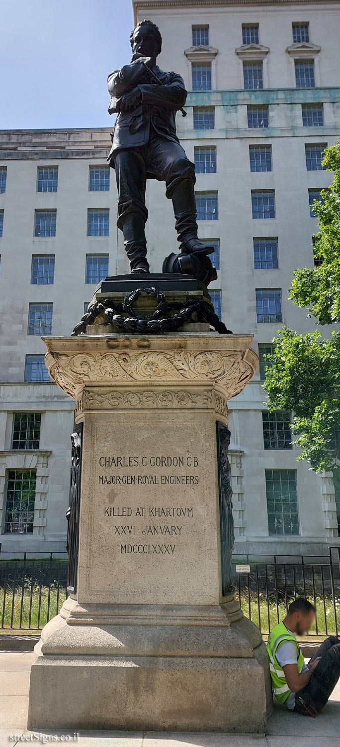 London - Statue commemorating Charles George Gordon - Horse Guards Ave, London SW1A 2EX, UK