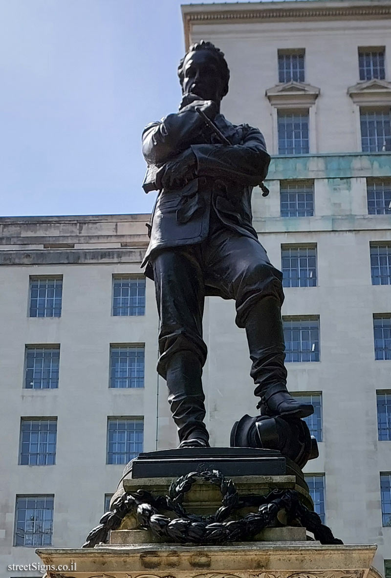 London - Statue commemorating Charles George Gordon - Horse Guards Ave, London SW1A 2EX, UK