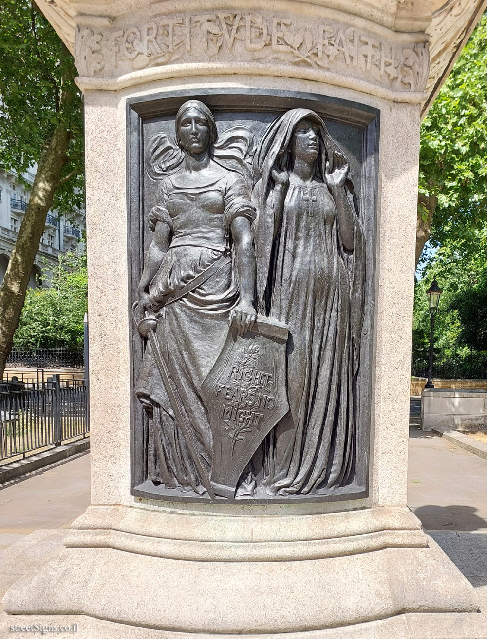 London - Statue commemorating Charles George Gordon - Horse Guards Ave, London SW1A 2EX, UK