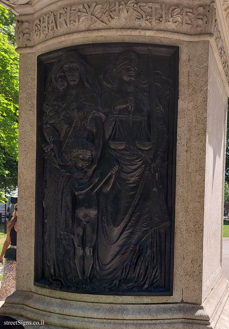 London - Statue commemorating Charles George Gordon - Horse Guards Ave, London SW1A 2EX, UK