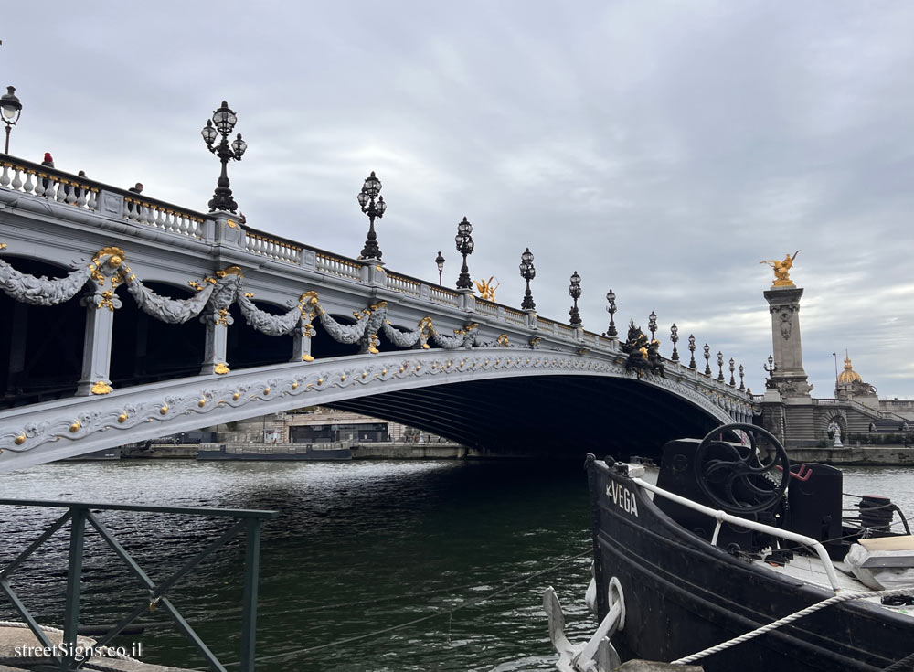 Paris - Alexander III Bridge - 1 Pont Alexandre III, 75008 Paris, France