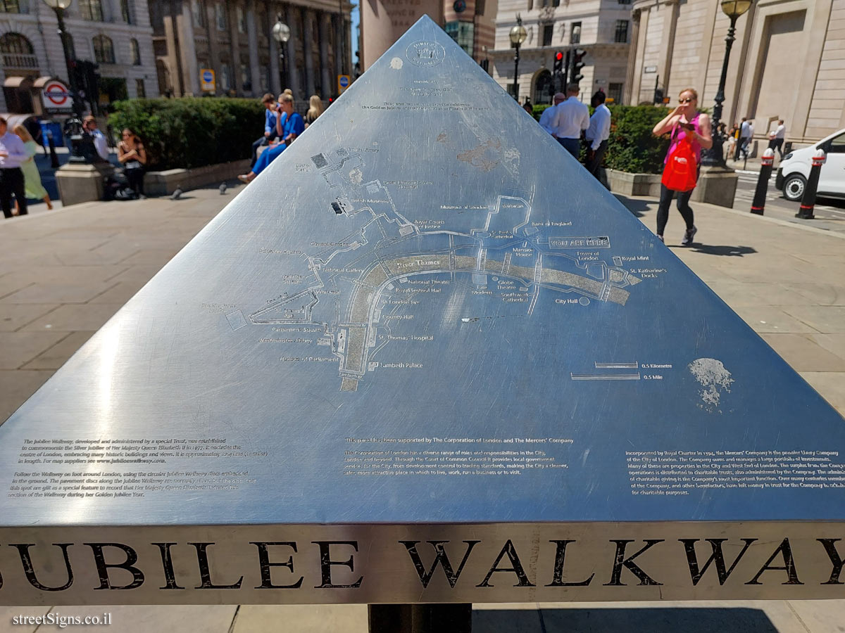 London - Jubilee Walkway - The Royal Exchange - Side 1