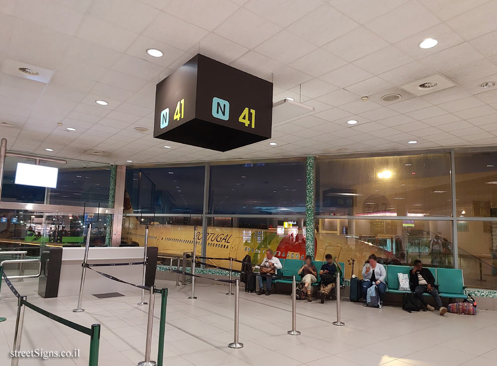 Lisbon - Humberto Delgado Airport (Portela) - the boarding gate