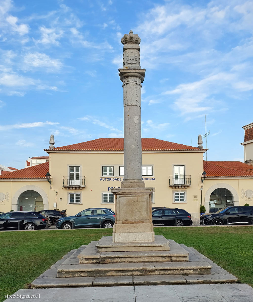 Cascais - a memorial pillar inaugurated in 1834 - Largo da Lota 3, 2750-474 Cascais, Portugal