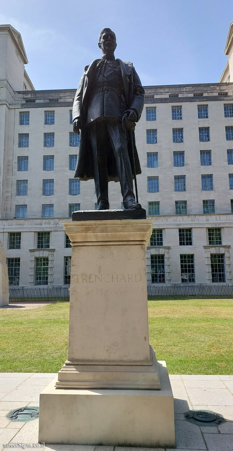 London - Hugh Trenchard Memorial Statue - 30 Victoria Embankment, London SW1A 2JL, UK