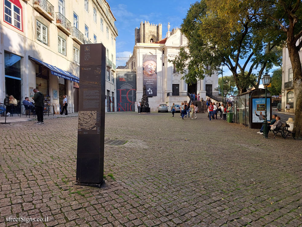 Lisbon - the city walls - the iron gate - Lisbon - the city walls - the iron gate